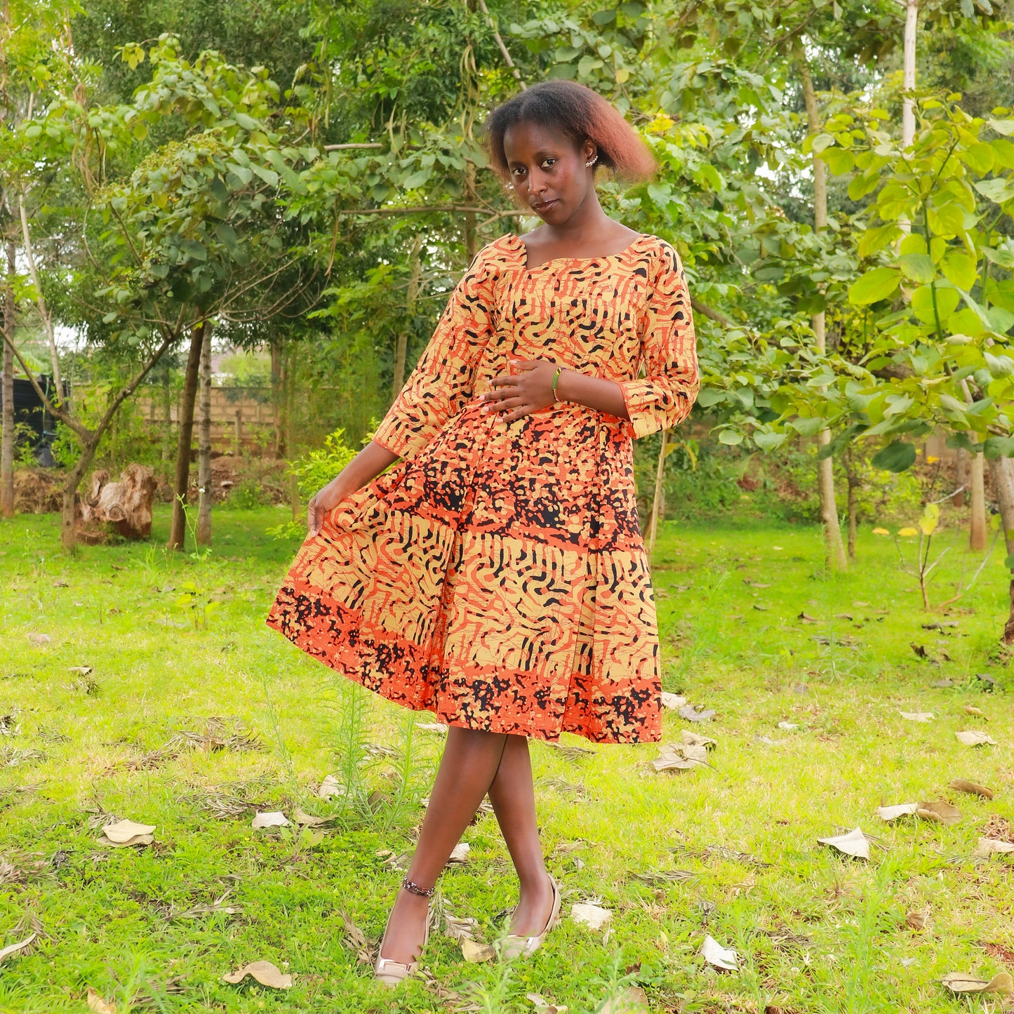 Empire waist-Prints of red black and beige and black
