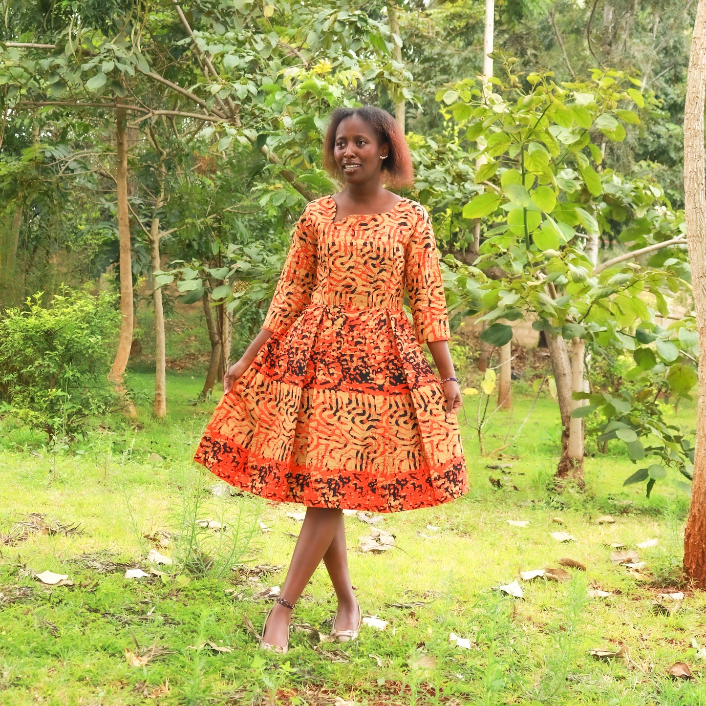Empire waist-Prints of red black and beige and black