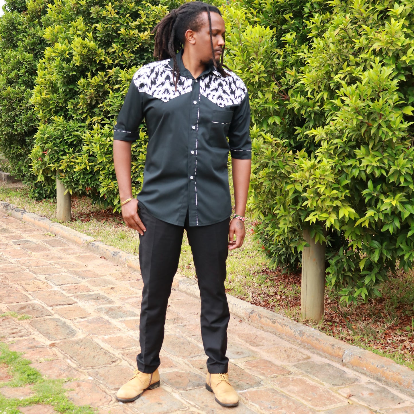 Short sleeve shirt - Black with African print