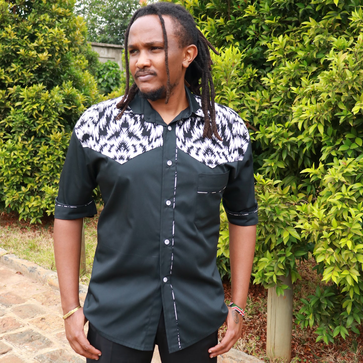 Short sleeve shirt - Black with African print