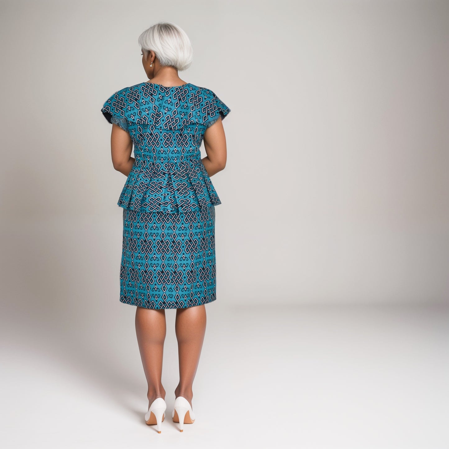 Peplum-Tourquise background black and white triangle dots