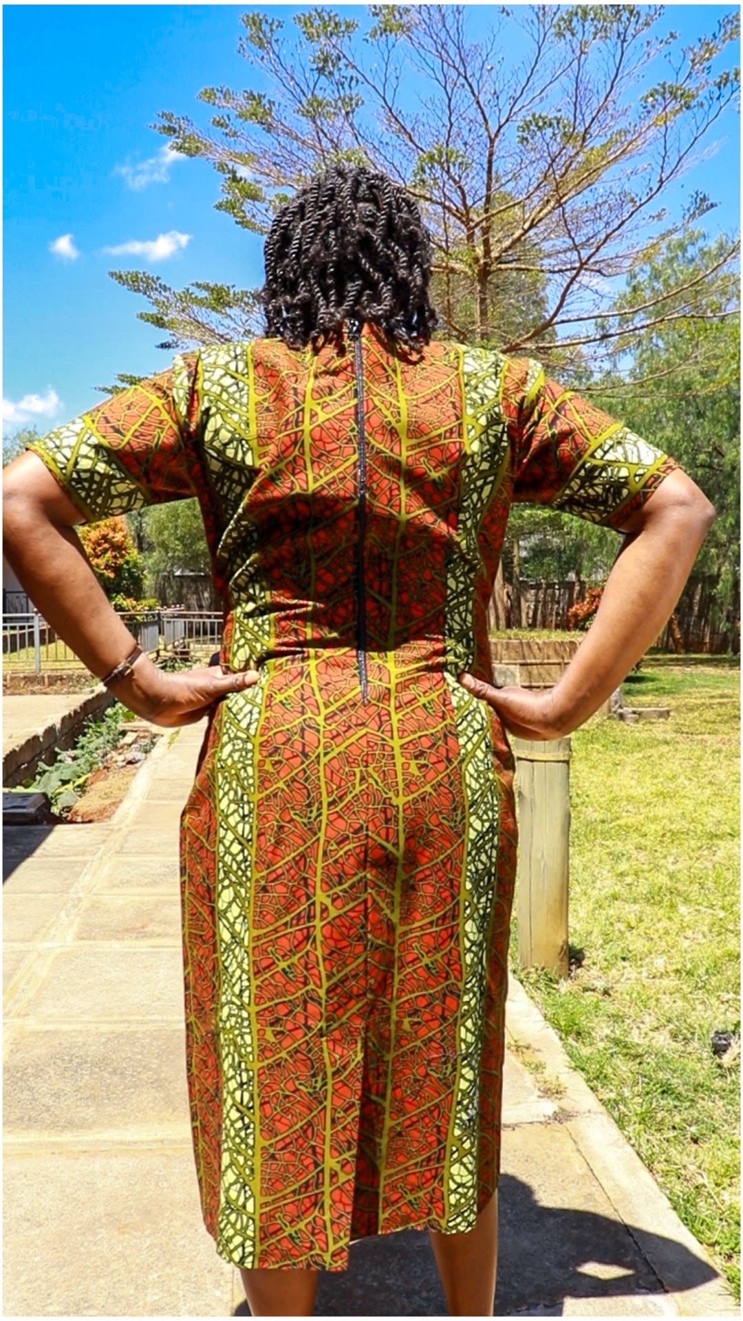 Sheath  - Brown, jungle green, light green&nbsp; Line and stripes motif.