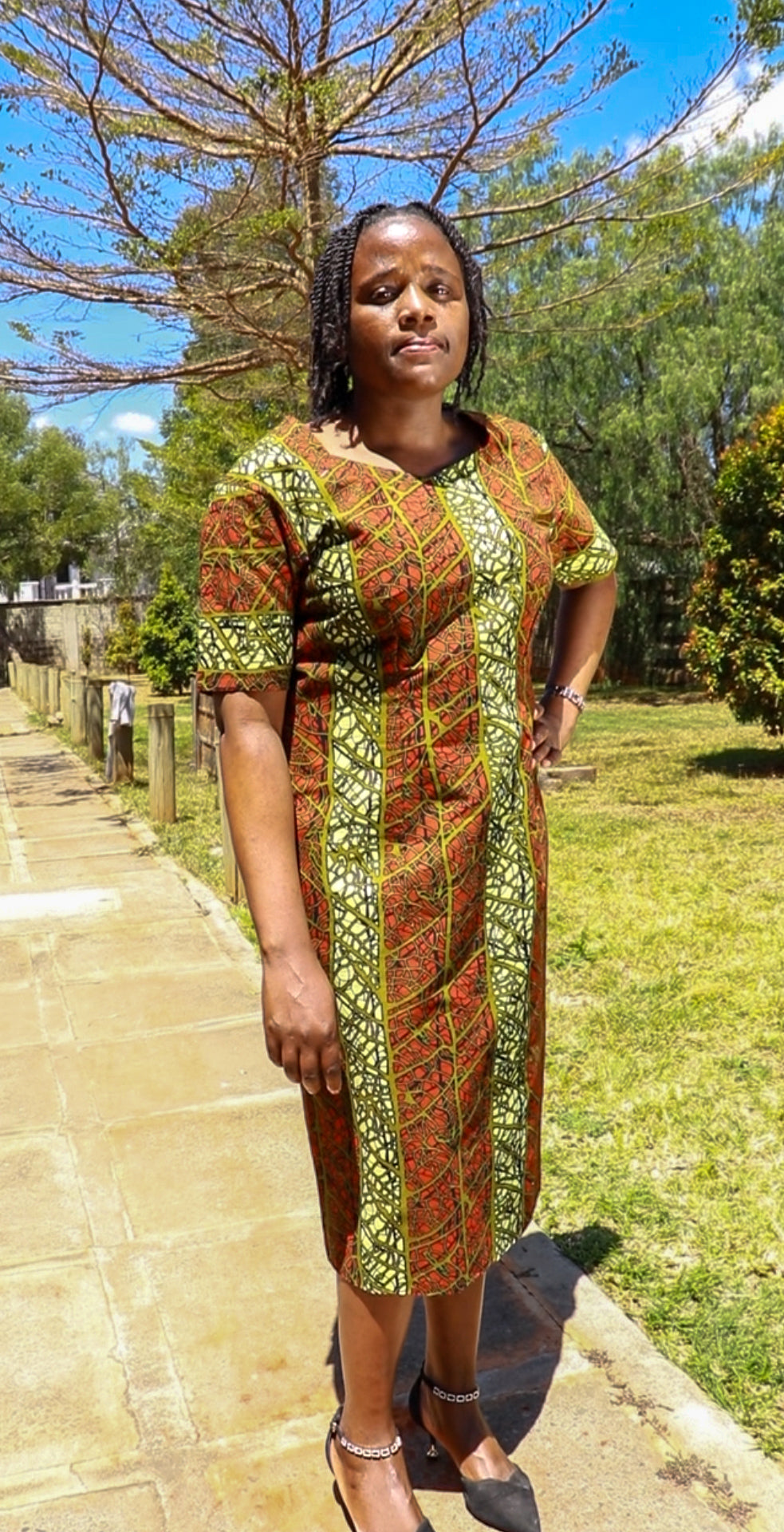 Sheath  - Brown, jungle green, light green&nbsp; Line and stripes motif.