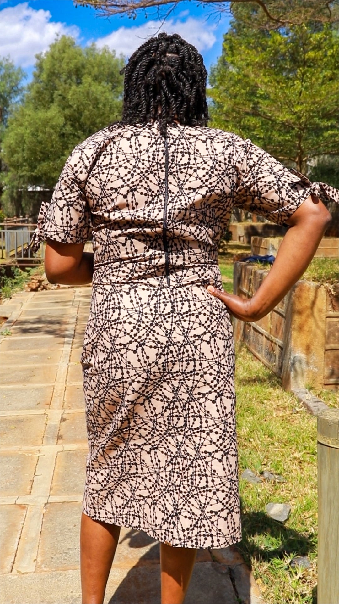 Sheath - Ivory cream with black loops and dots motif.