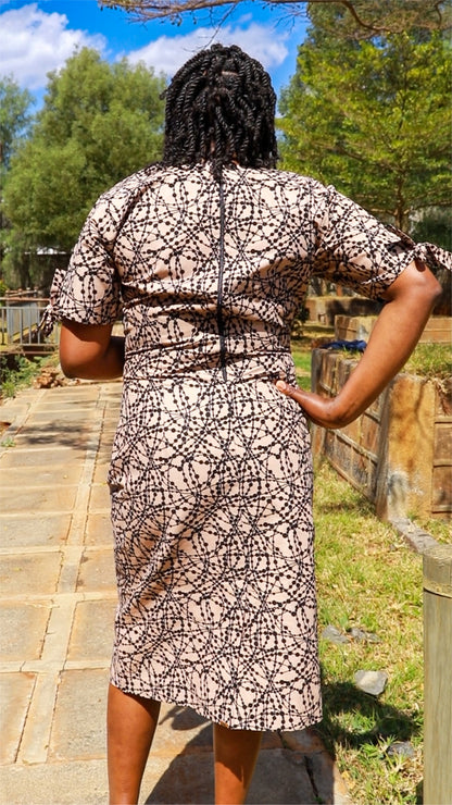 Sheath - Ivory cream with black loops and dots motif.