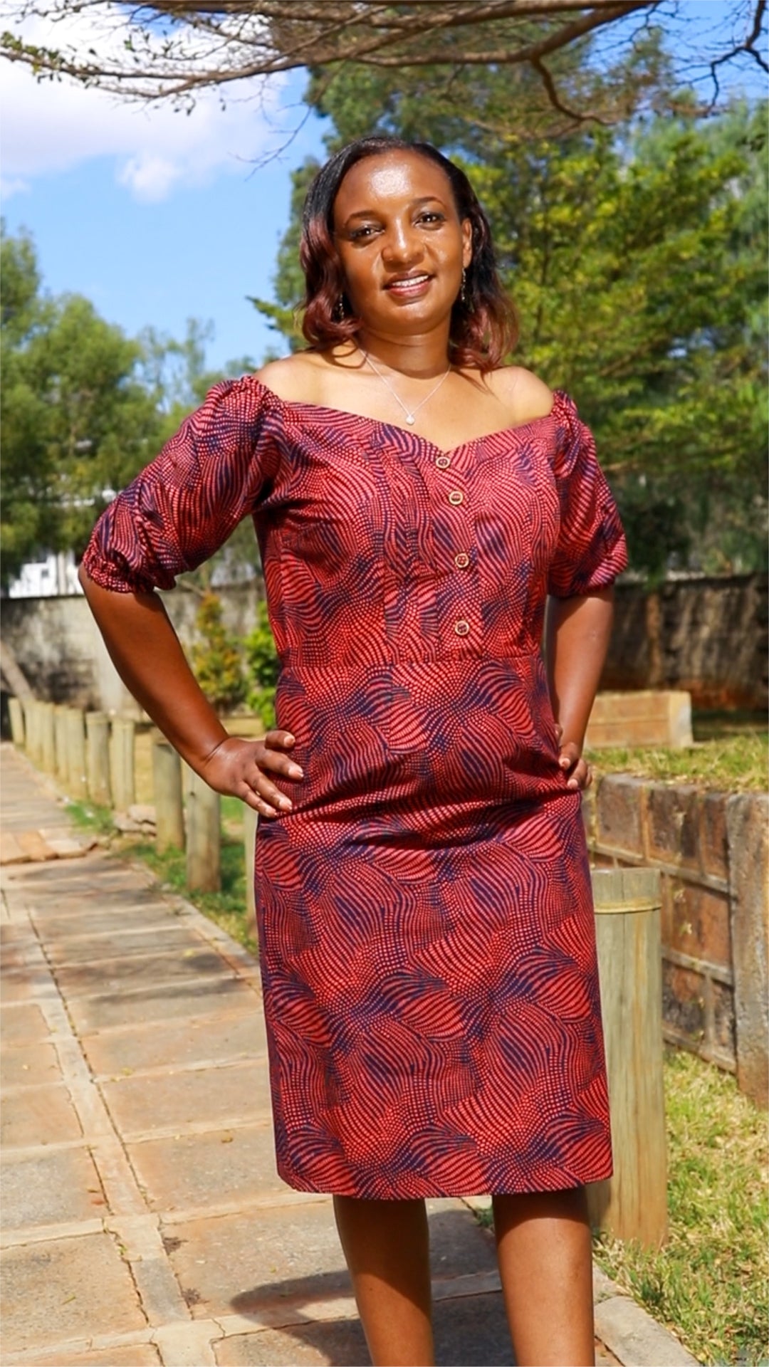 Sheath - Navy blue, red dots motifand bracelet sleeves.