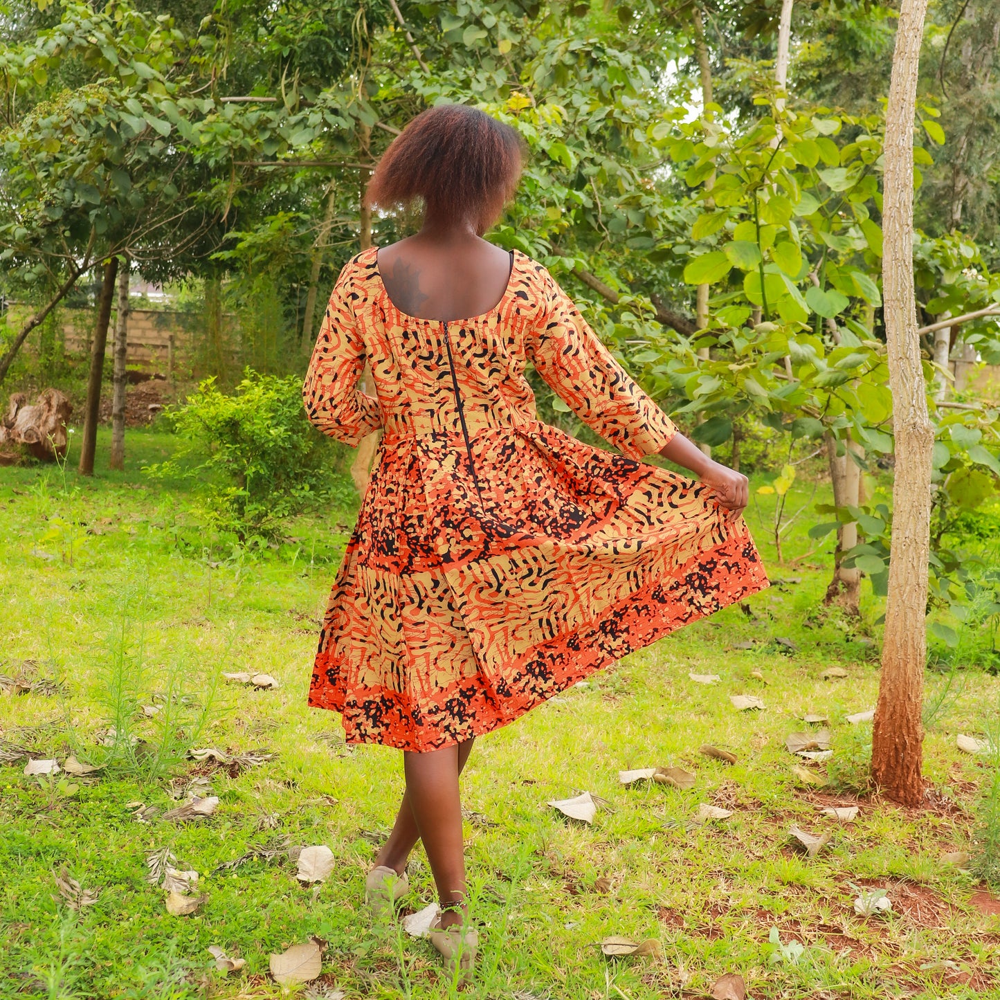 Empire waist-Prints of red black and beige and black
