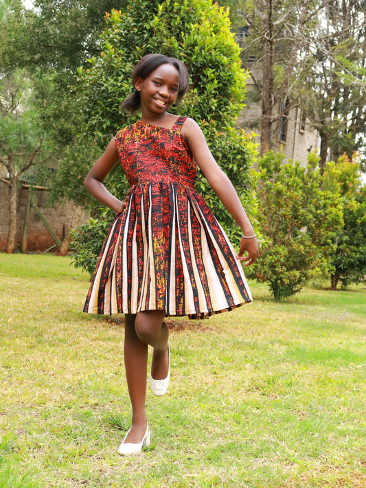 Tweens   -  Apron and short sleeves