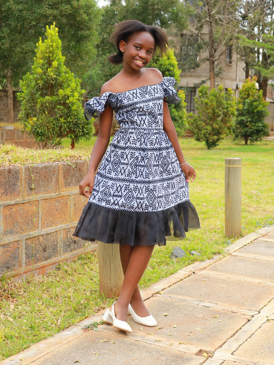 Tweens - Dress,  sleeves and dress  with black organza  ruffles